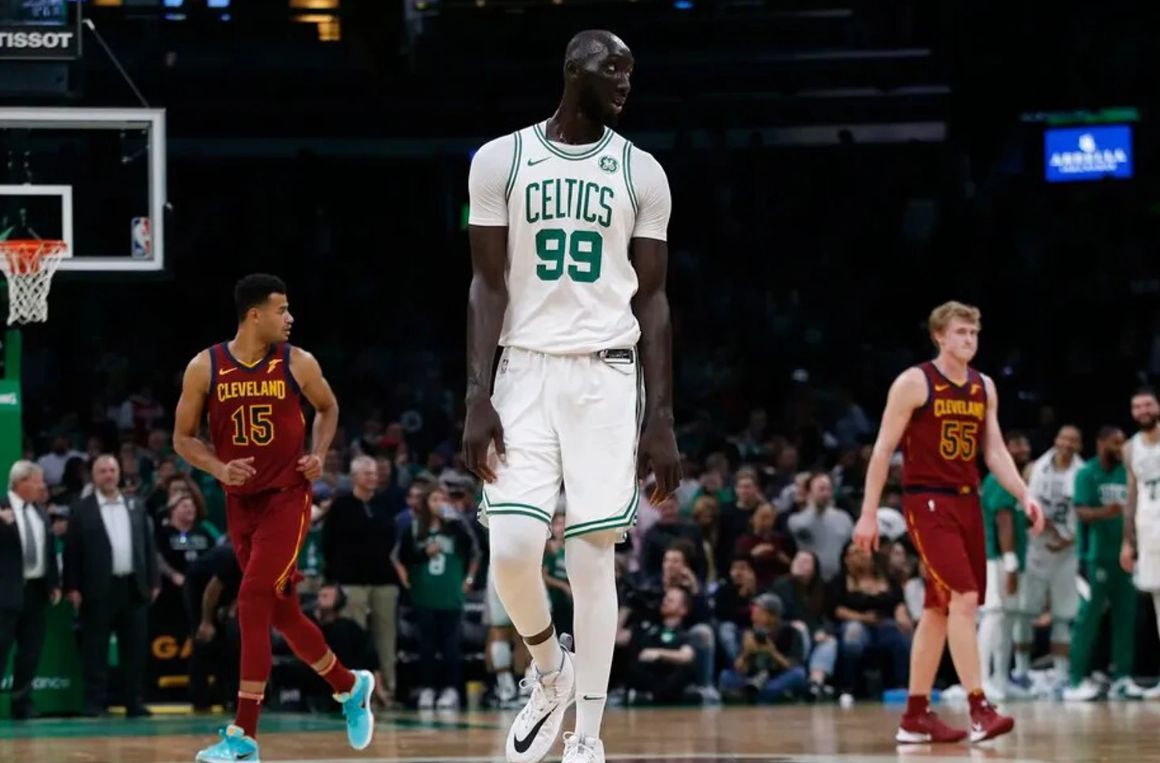 Высокие баскетболисты NBA, которые удивляют игрой без данков - 3